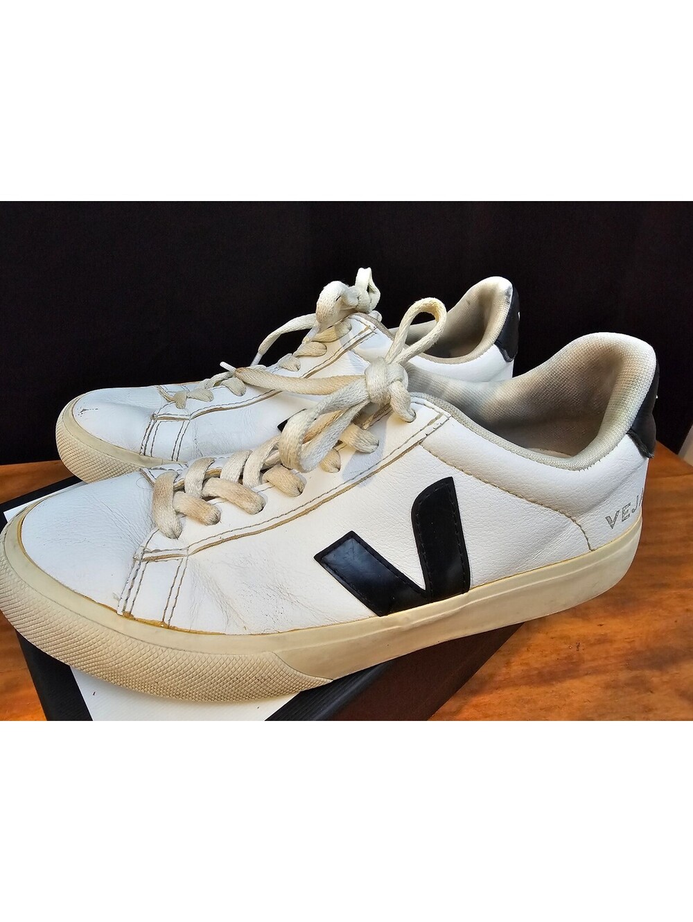 Veja Tennis Shoes White Womens 8 Sneakers with Black V Logo